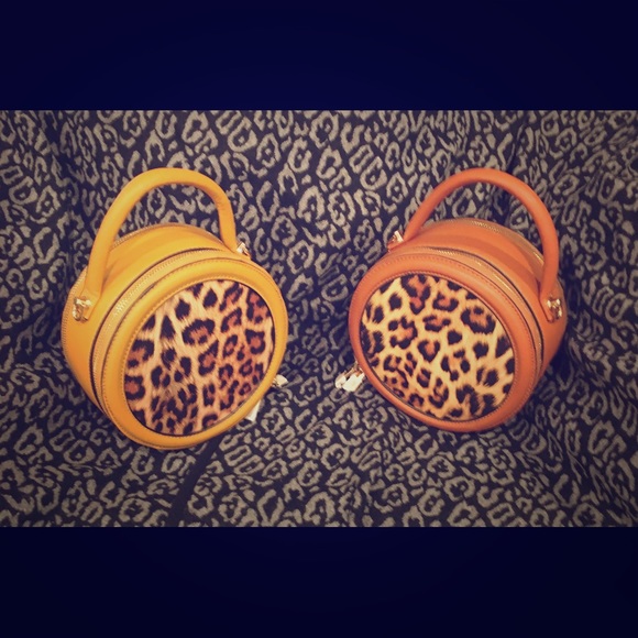 Crossbody w/ straps - Picture 1 of 1